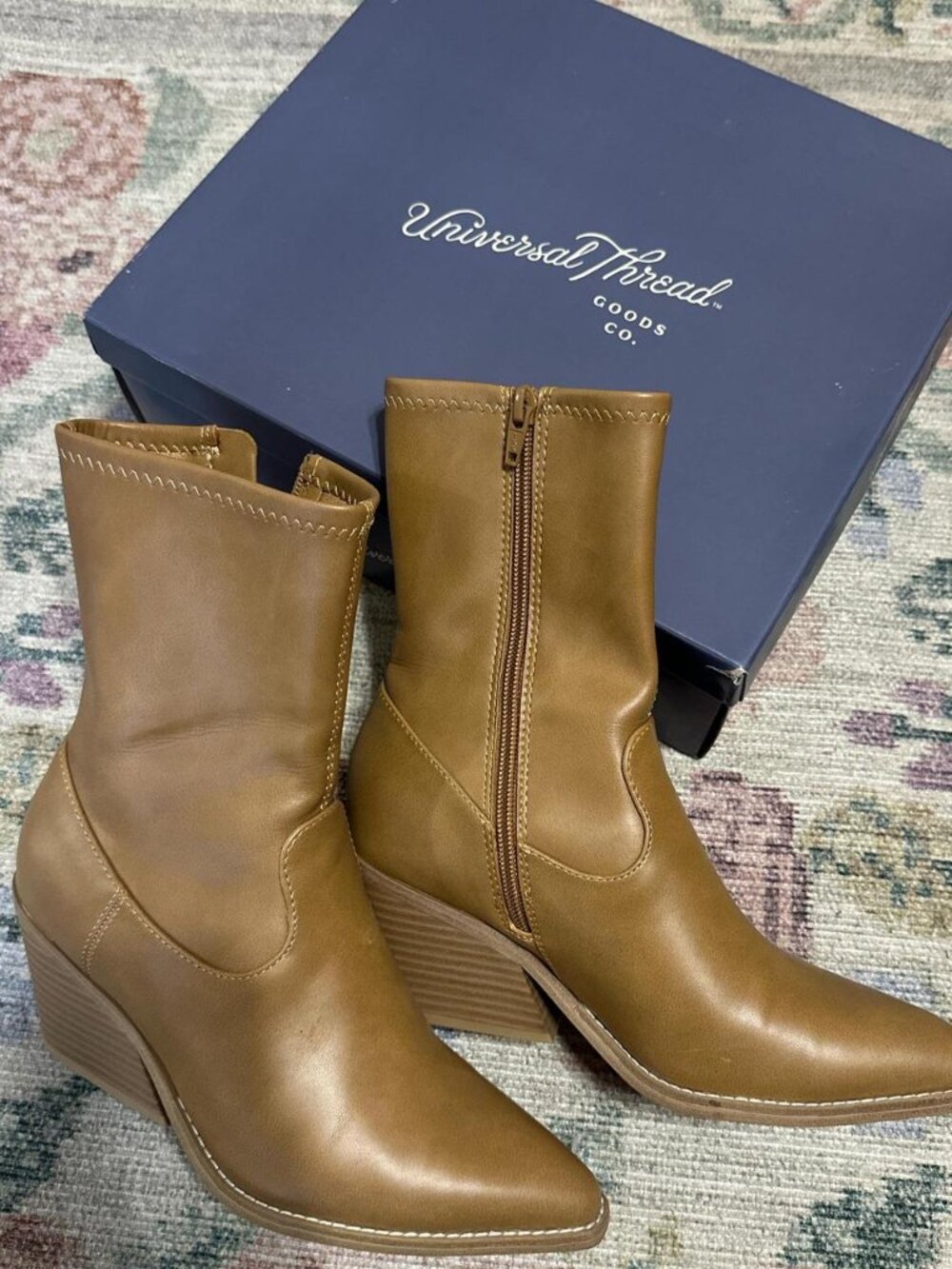 Universal Thread Women's Tan and Brown Boots